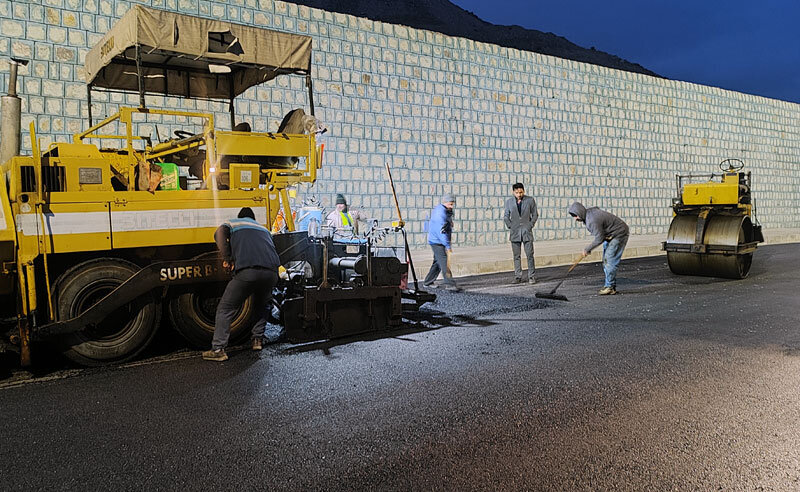 روکش مکانیزه آسفالت رینگ ۳۰ متری اسلام‌آباد انجام شد