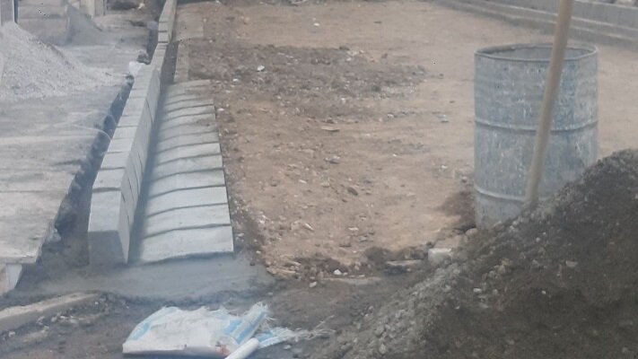 پیشرفت ۹۰ درصدی جدول‌گذاری و زیرسازی آسفالت در پروژه ماهان پارک